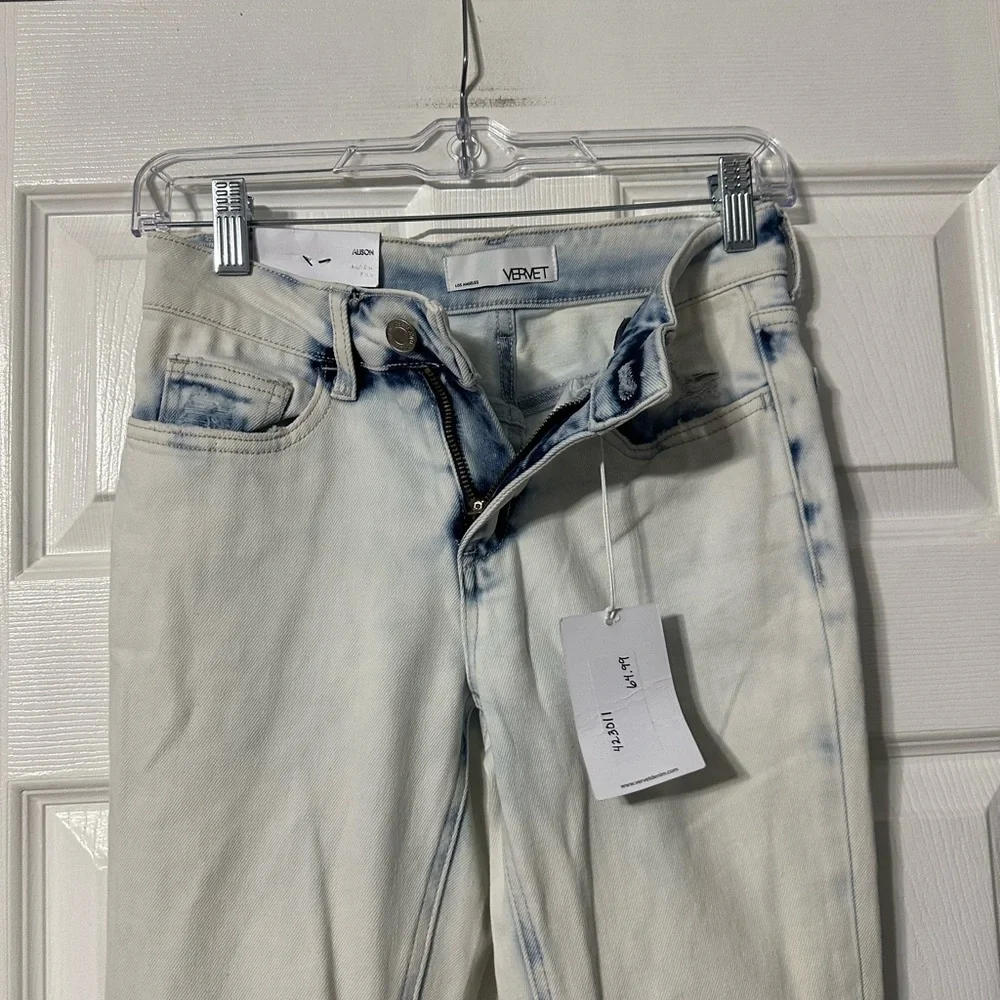 NWT Women's Vervet Alison Flared White Wash Jeans - Picture 4 of 14